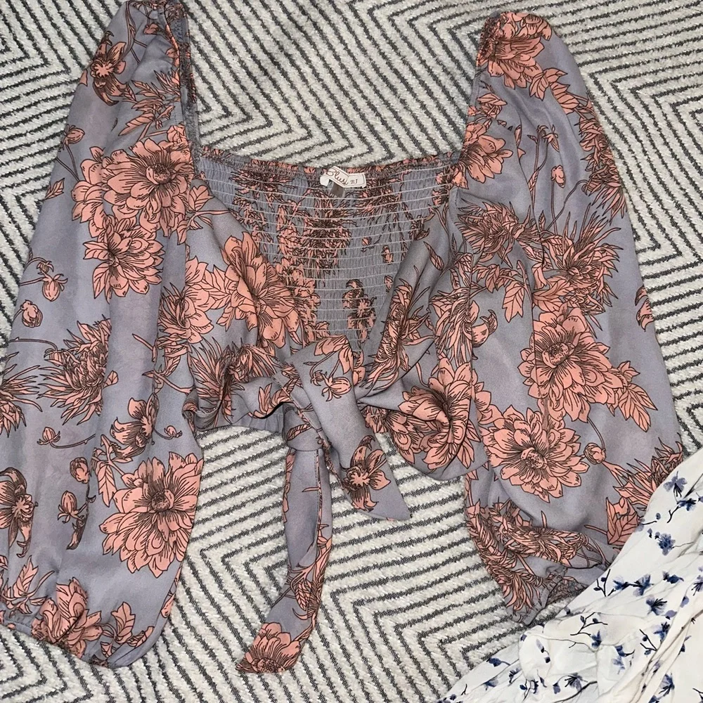 Floral Puff Sleeve Tops bundle of two shirts‎